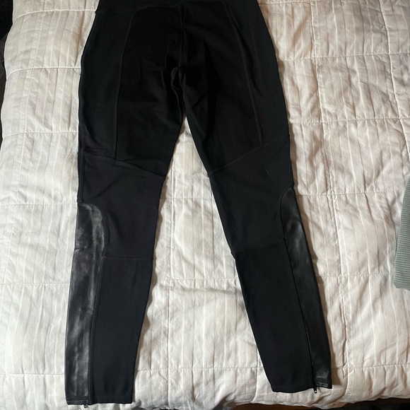 NWOT Athleta black Moto skinny pant with accents Med - Picture 5 of 8
